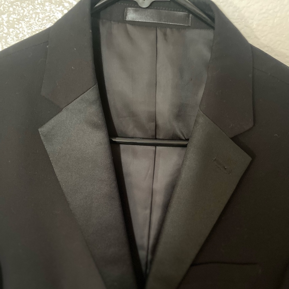 Classic Black Men's Blazer - Picture 2 of 5